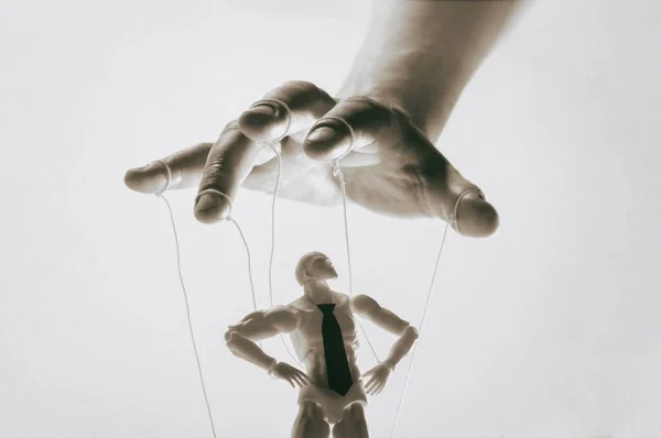 Begreppet Kontroll Marionette Mänsklig Hand Svart Och Vit Bild — Stockfoto