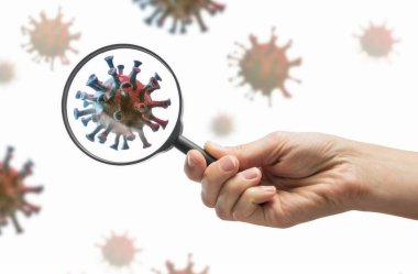 Kadının eli, büyüteci Coronavirus COVID-19 'a odaklıyor..