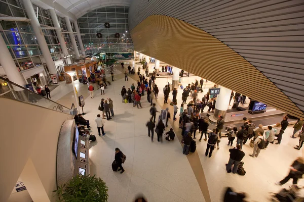 Busy Baggage Claim Area at San Jose Airport — Stock Photo, Image