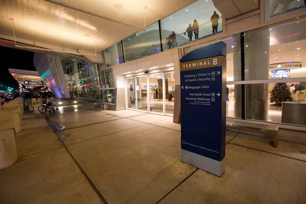 Terminal B at San Jose International Airport — Stock Photo, Image