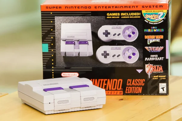 Süper Nintendo klasik Edition konsol ve kutusu