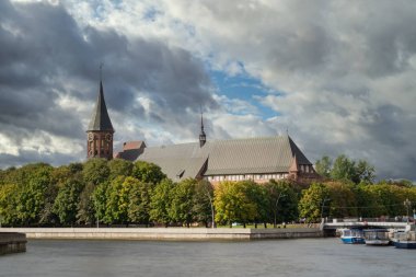 Kant 'ın Katedrali Kaliningrad' da Bulutlu Gök 'ün Önünde