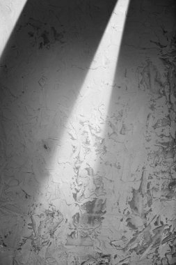 Gölge dokulu gri beton duvar