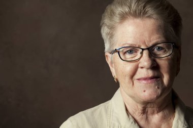 Üst düzey kadın gözlük