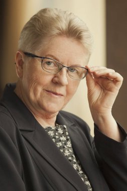 Üst düzey kadın gözlük