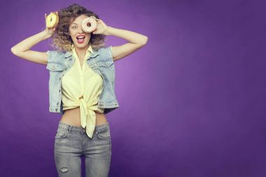 genç kadın ile Çörek arıyorum