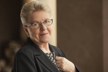 Üst düzey kadın gözlük