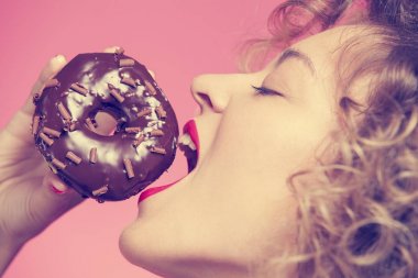 genç kadın yüzü çörek için 