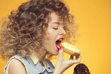 genç kadın yüzü çörek için 