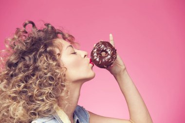 genç kadın yüzü çörek için 