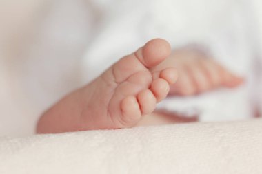 Battaniye bebek yürüyerek, yakın çekim