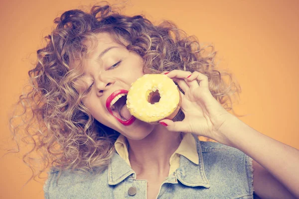 genç kadın yüzü çörek için 