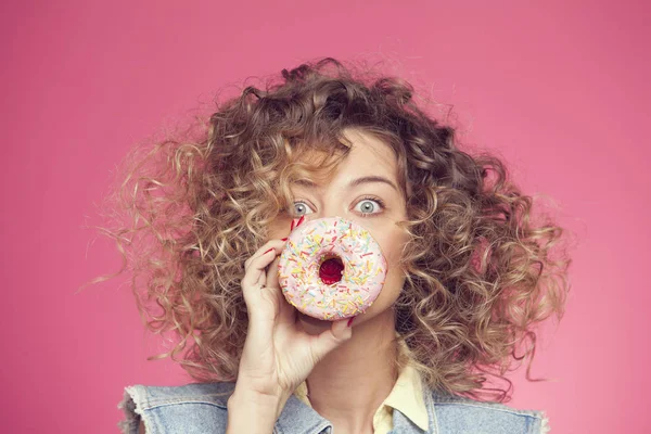 genç kadın yüzü çörek için 