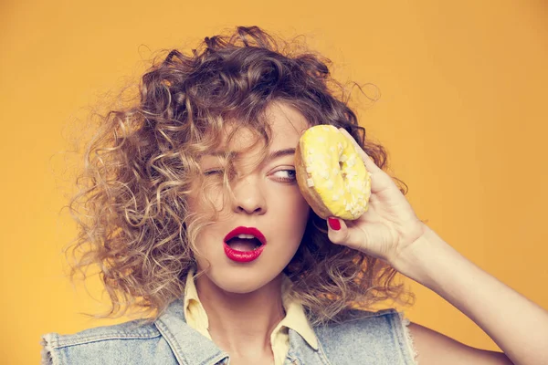 genç kadın yüzü çörek için 