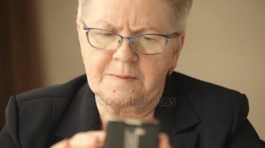 Üst düzey kadın gözlük