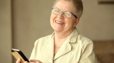 Üst düzey kadın gözlük