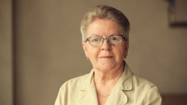 Üst düzey kadın gözlük