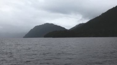 görkemli puslu dağlar 