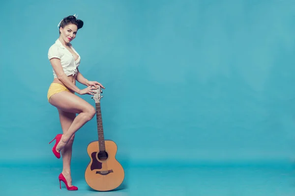 Beautiful Young Woman Red Shoes Guitar — Stock Photo, Image