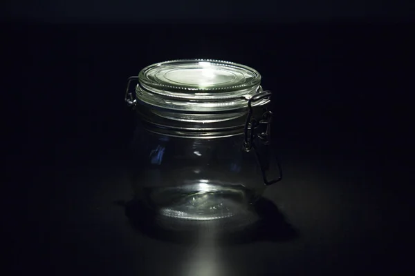 Glazen Pot Met Deksel Een Zwarte Achtergrond — Stockfoto