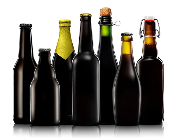 Набір пляшок пива ізольовані на білому тлі — стокове фото