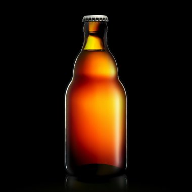 Bira şişesi veya siyah arka plan üzerine izole elma şarabı