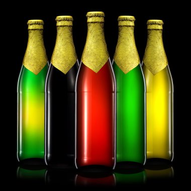 Siyah arka plan üzerine izole bira şişeleri kümesi