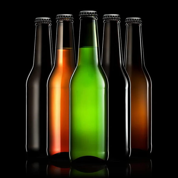 काले पृष्ठभूमि पर अलग बीयर की बोतलों का सेट — स्टॉक फ़ोटो, इमेज