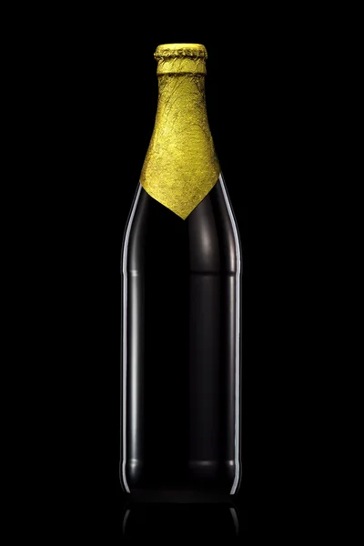 Garrafa de cerveja com folha dourada isolada em preto — Fotografia de Stock