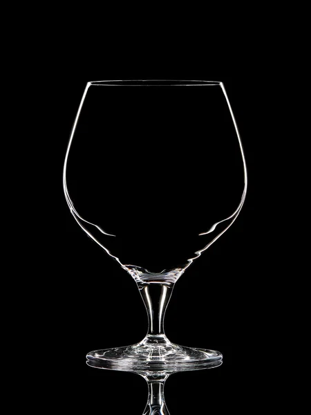 Silhouet van witte whisky glas op zwart — Stockfoto