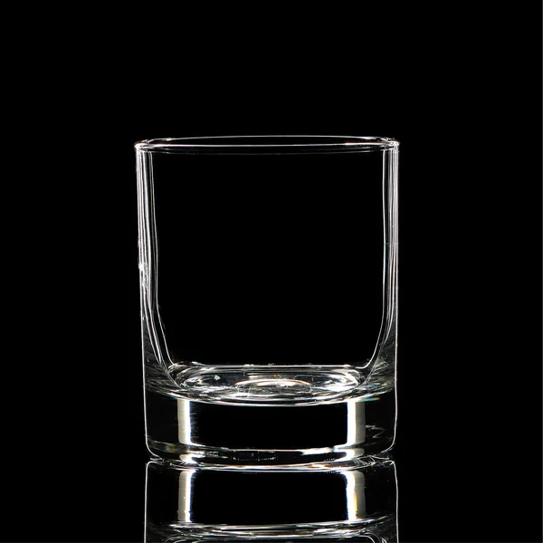 Silhouette de verre classique blanc sur noir — Photo