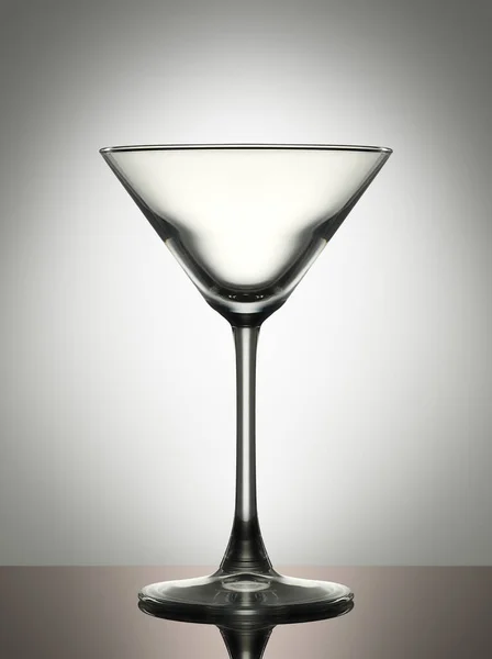 Vaso de martini vacío en blanco — Foto de Stock