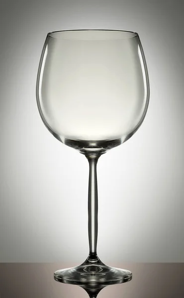 Copo de vinho vazio em branco — Fotografia de Stock