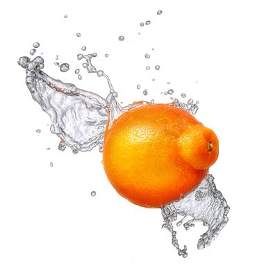 Su sıçrama ile izole mandarin