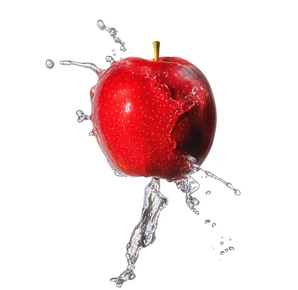 Water splash met apple geïsoleerd — Stockfoto