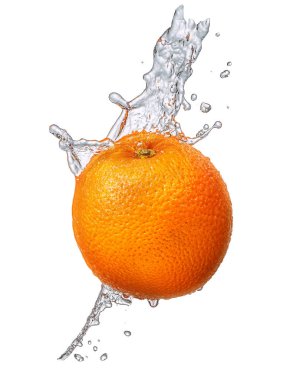 Su sıçrama ile izole portakal
