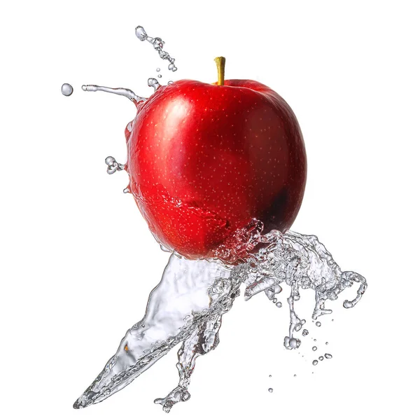 Брызги воды с яблоком изолированы — стоковое фото