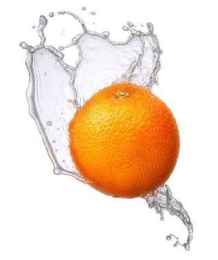 Su sıçrama ile izole portakal