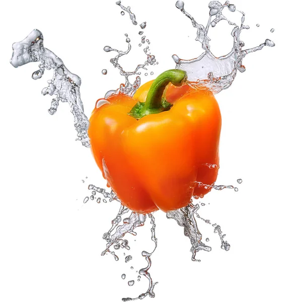 Wasserspritzer mit Paprika isoliert — Stockfoto