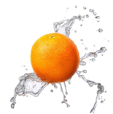 Su sıçrama ile izole portakal