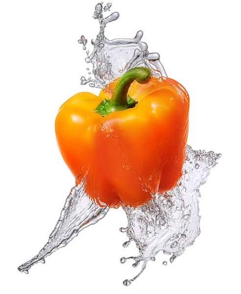 Wasserspritzer mit Paprika isoliert — Stockfoto