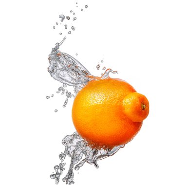 Su sıçrama ile izole mandarin