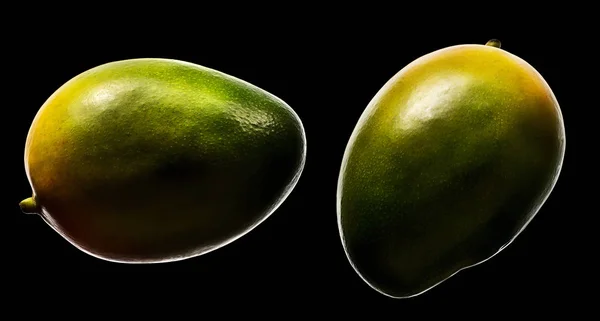 Čerstvé mango ovoce izolované na černém pozadí — Stock fotografie