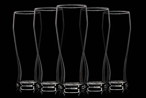 Silhouette von Bierglas auf schwarzem Hintergrund — Stockfoto