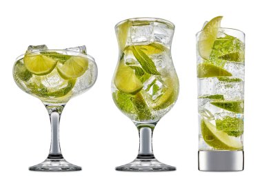 alkol beyaz zemin üzerine izole kokteyl