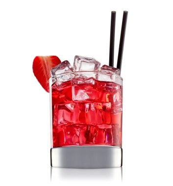 alkol beyaz zemin üzerine izole kokteyl