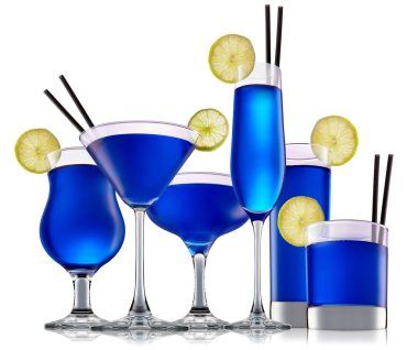 alkol beyaz zemin üzerine izole kokteyl
