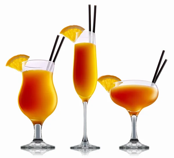 Alcohol cocktail geïsoleerd op witte achtergrond — Stockfoto