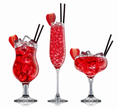 alkol beyaz zemin üzerine izole kokteyl