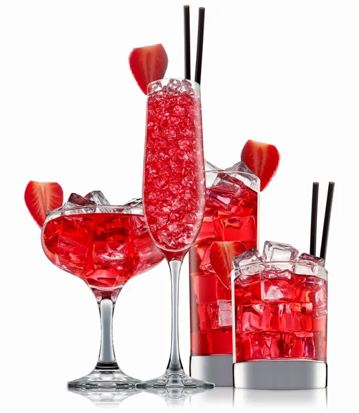 alkol beyaz zemin üzerine izole kokteyl